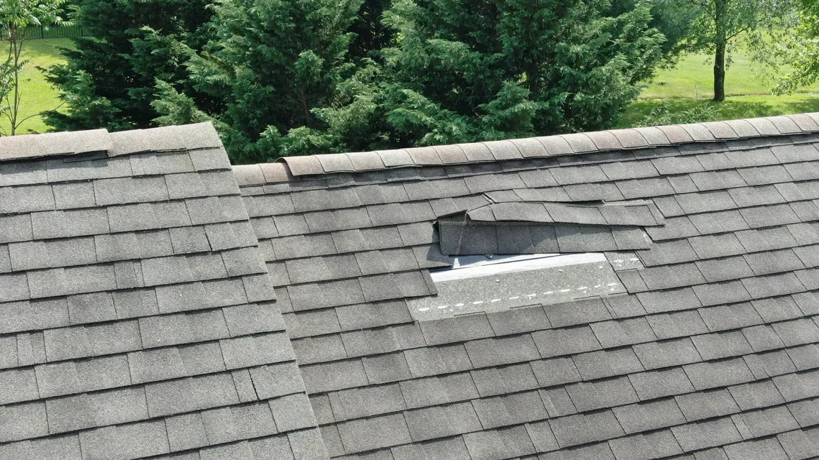 6668f5a396152d20e55c2566_damaged-gray-shingles-roof-p-1600.webp