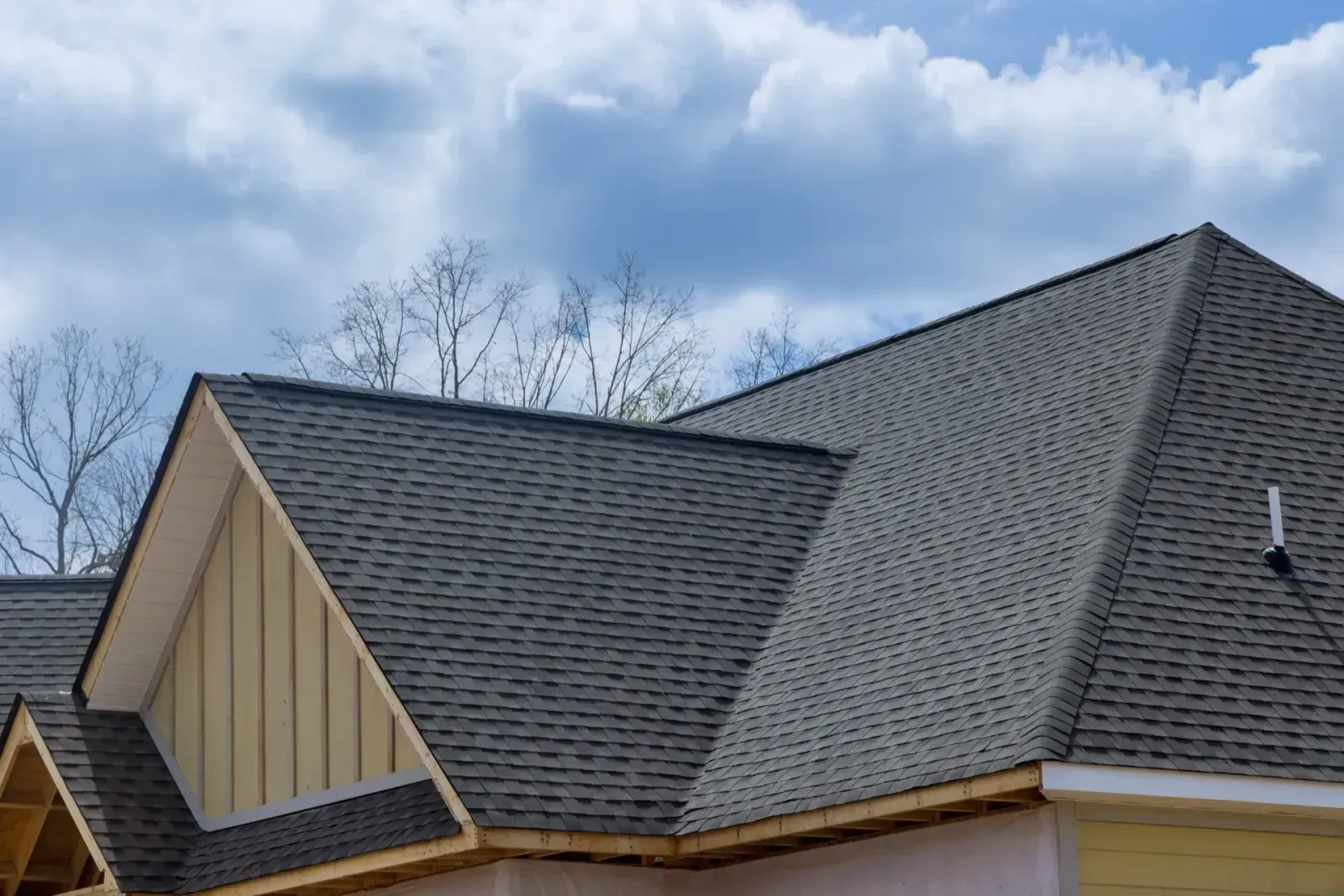 666a5b8561e84407ecb14cd7_roofing-27-p-1600.webp